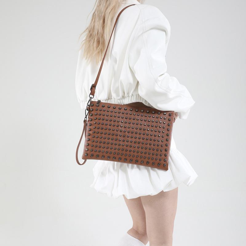 Foreign Trade Women's Bag 2025 Autumn New Korean Version Fashion Rivet Shoulder Bag Large Capacity Casual Versatile Envelope Bag Tide