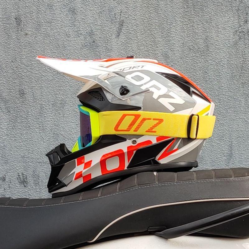 Off-road Motorcycle Helmet Men and Women Universal Kart Rickshaw Four Seasons Mountain Bike Speed Downhill Hood