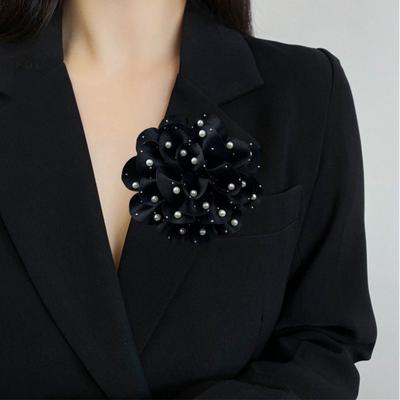 Frauen Brosche Blume Form Strass Faux Perle Anti-rutsch Tasche Mantel Kragen Hut