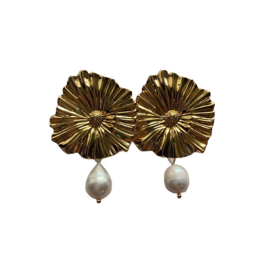 Niche Design Daisy Stud Earrings Women'S Retro Irregular Light Luxury Flower Pearl Pendant Earrings Ear Jewelry