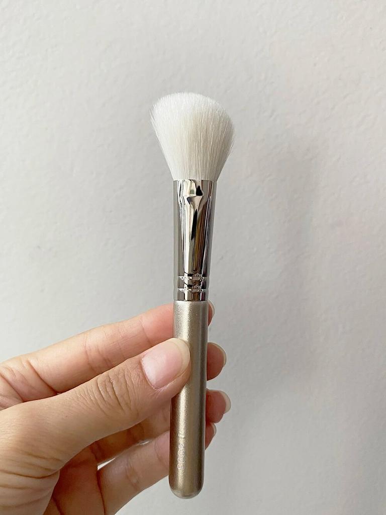 MAKEUP BRUSH B110 Round BLUSH J4003 Angled HIGHLIGHT Brush - Gold - Quality Goat Brisltes Cosmetics Powder Bronzer Blending Tools