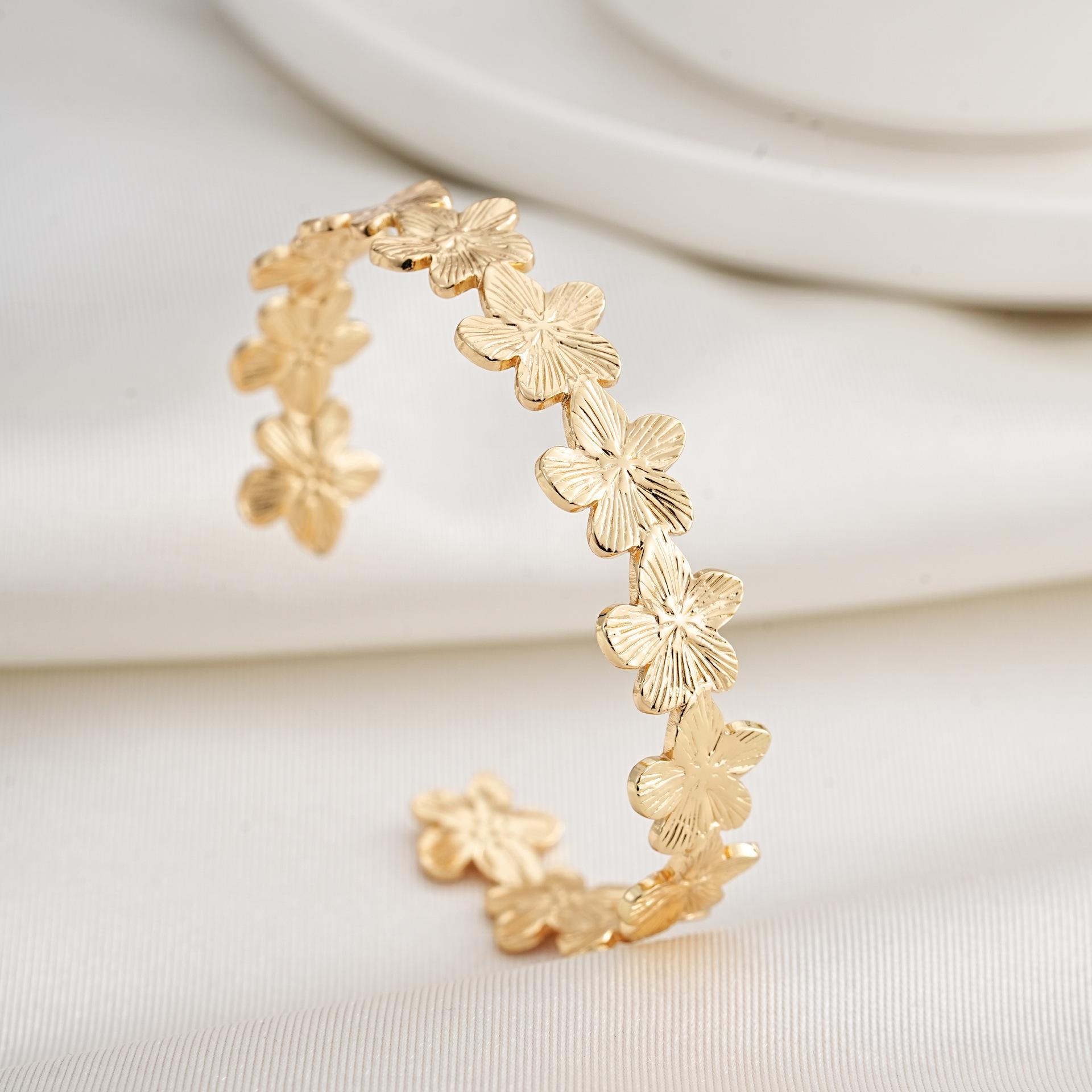 Women s High-End Geometric Interlocking Bracelet - European & American Fashion золотой