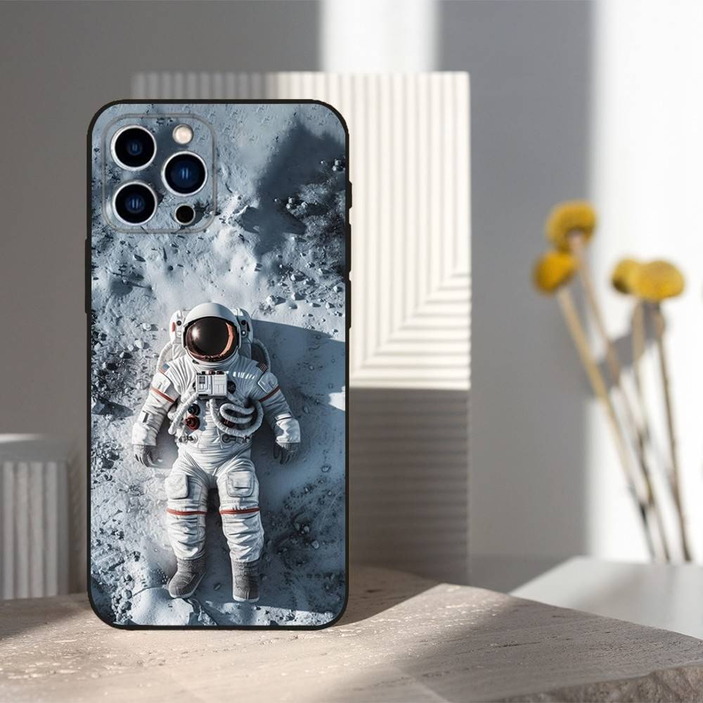 Cute Cartoon Astronaut For iPhone 13,16,11,14,17,12,15,Plus,Pro Max,XS,X,XR,SE,Mini,8,7,Phone Case Soft Silicone Black