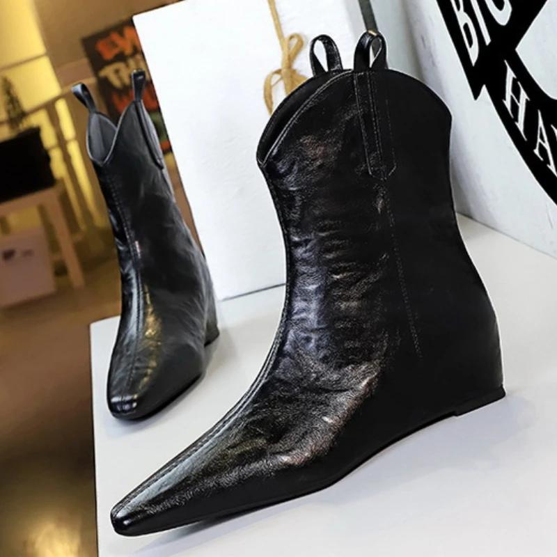 Bigtree Elegant Women'S Boots  New Style Square Toe Flat Bottom Inner Height Boots Hand Scratch Pattern Casual Ankle Boots