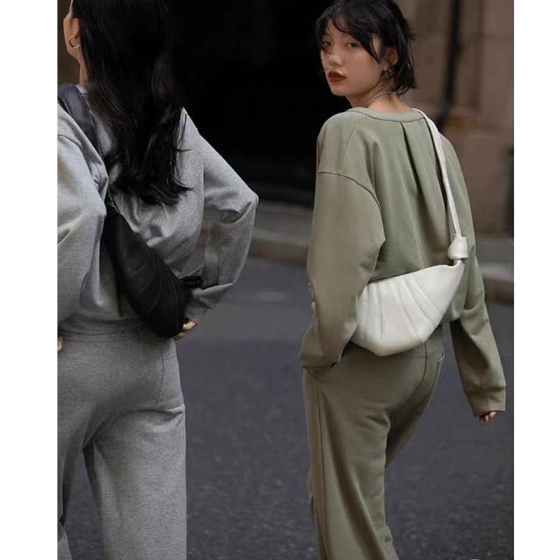 

2025 French Minority Design Small Size Goatskin Croissant Fancy Genuine Leather Crossbody Ode Bag Female Dumpling Bag Goatskin White small size