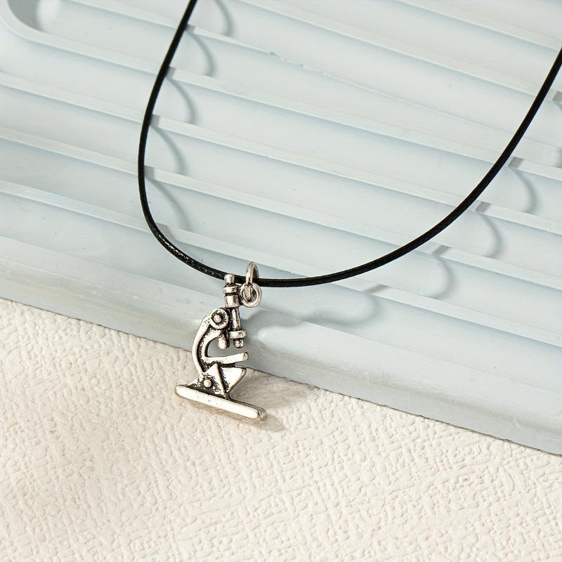 Eine Retro-PU-Material-Mikroskop-Legierungsmaterial-Anhänger-Halskette, Retro-Eleganz