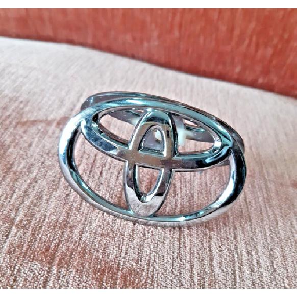 

For Tundra Tacoma 4Runner Corolla Auris Hilux Camry Steering Wheel Emblem Chrome
