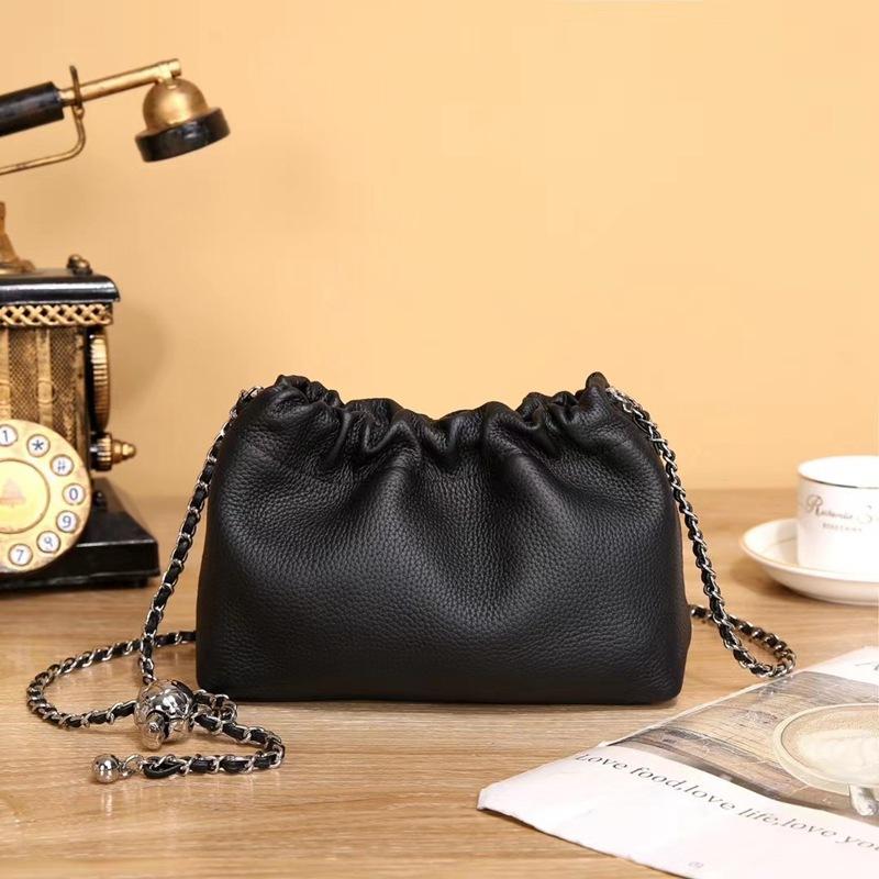 First Layer Cowhide Underarm Bag Korean High-End Leather Women'S Bag Practical Wear-Resistant Small Gold Ball Chain Cloud Bag New 6815