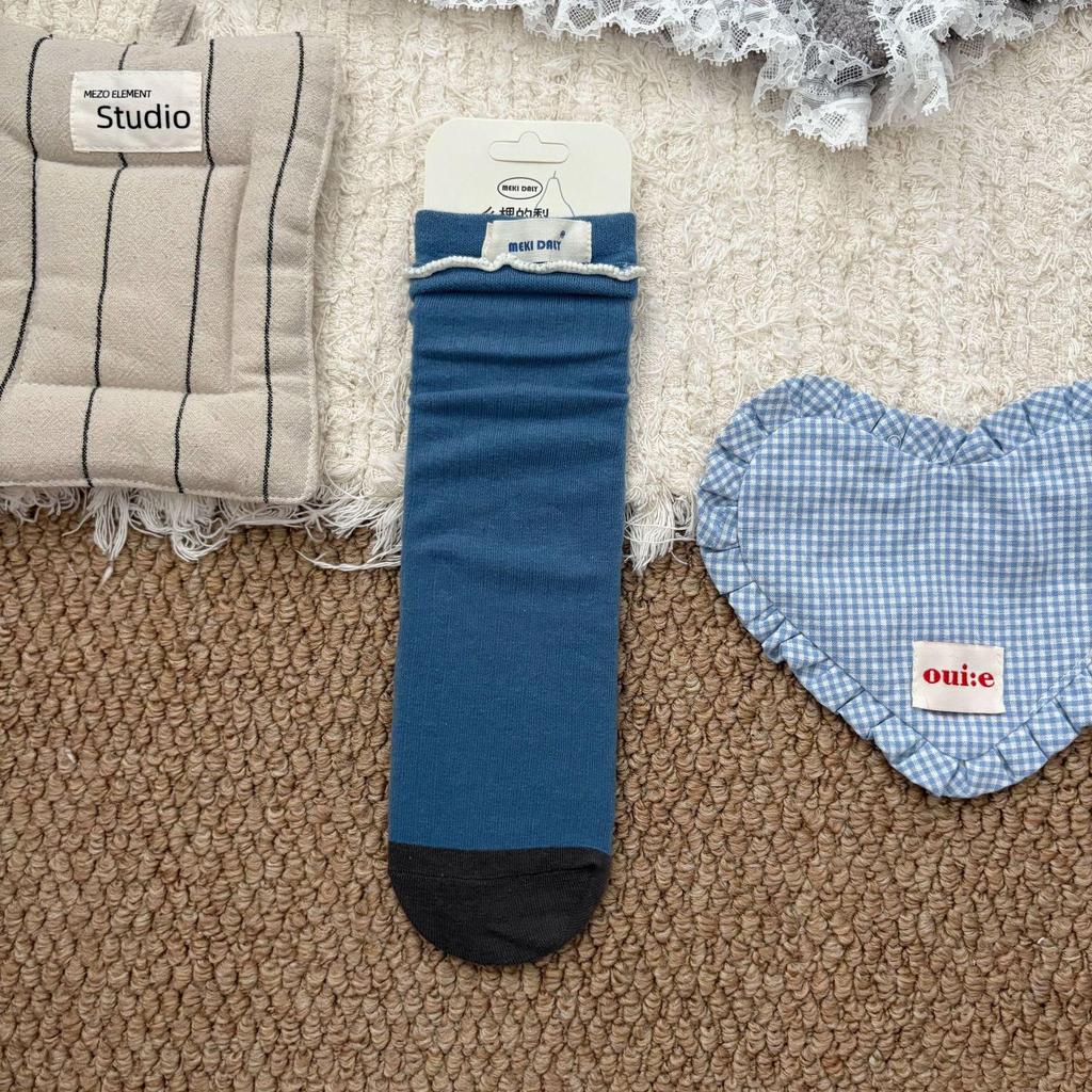 Ladies Spring and Autumn Vintage Bow Striped Mid Barrel Pile Cotton Socks