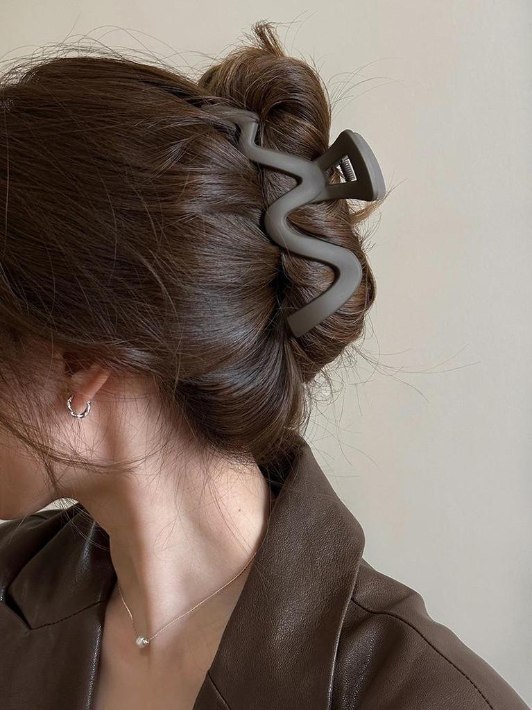 Premium Coffee-Colored Frosted Hairpin - Large All-Match Shark Clip for Elegant Hairstyles