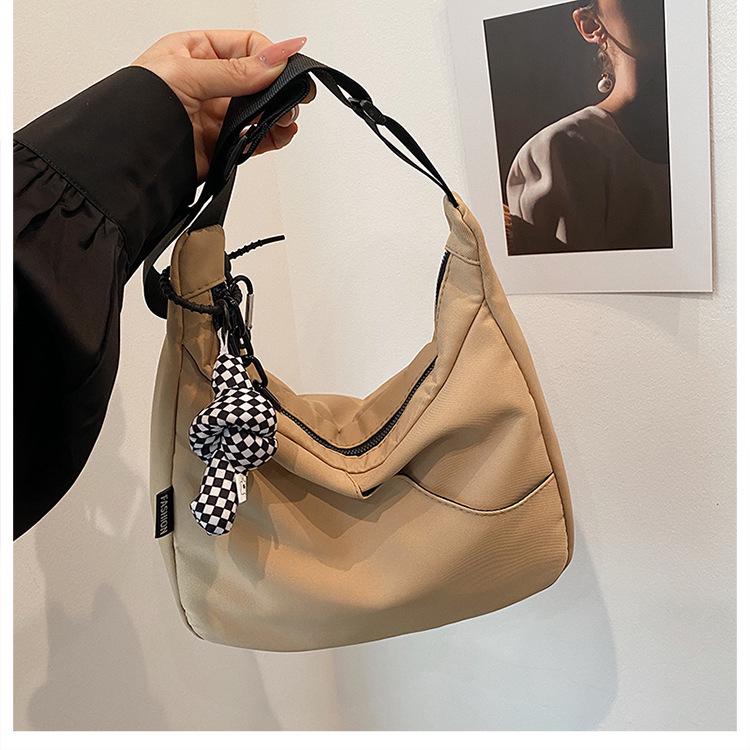 

Trendy 2024 Fresh Commute Tote for Young Ladies - High-End Niche Crossbody Handbag