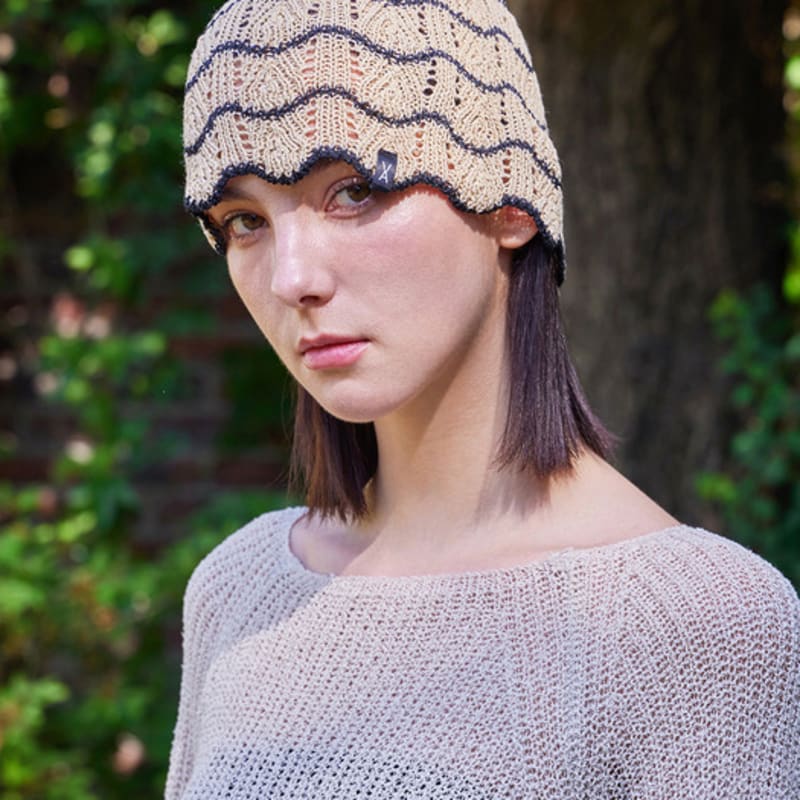 

Шапка бини VARZAR VA Label Wave Line Бежевая FREE