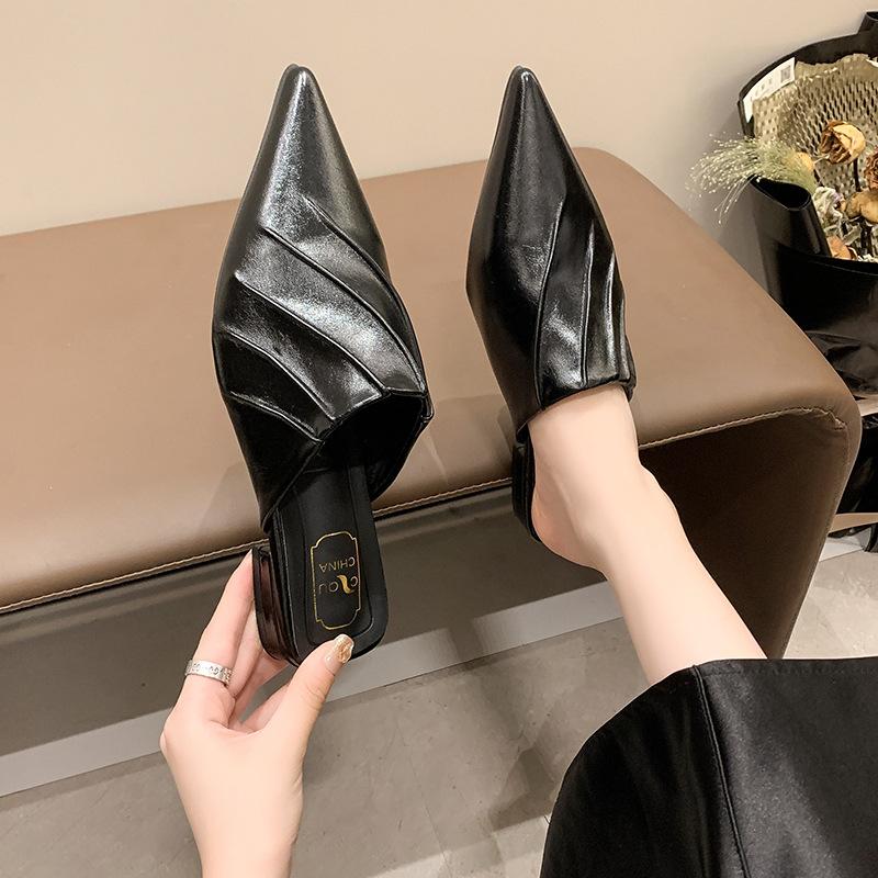 

Летом 2024 года новый плиссированный дизайн будет выглядеть круто, тапочки для женщин с острыми носами и тонкими плоскими подошвами, а также полутапочки для женщин, которые хотят 35 чёрный