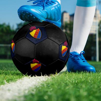 Djurgårdens IF Futbol Topu, renkli, her yaşa uygun, makine dikişli, PVC malzeme, müsabaka sınıfı, dayanıklı ve yüksek zıplamalı