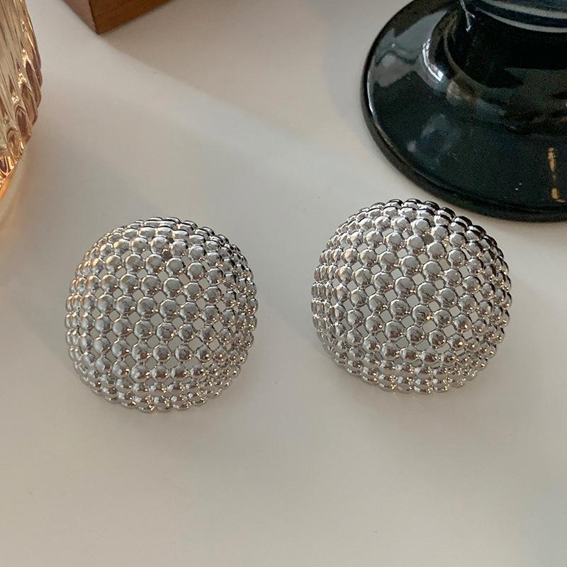 

Сетчатый полый гвоздик для, преувеличенный высококачественный золотой геометрический круглый серебряный