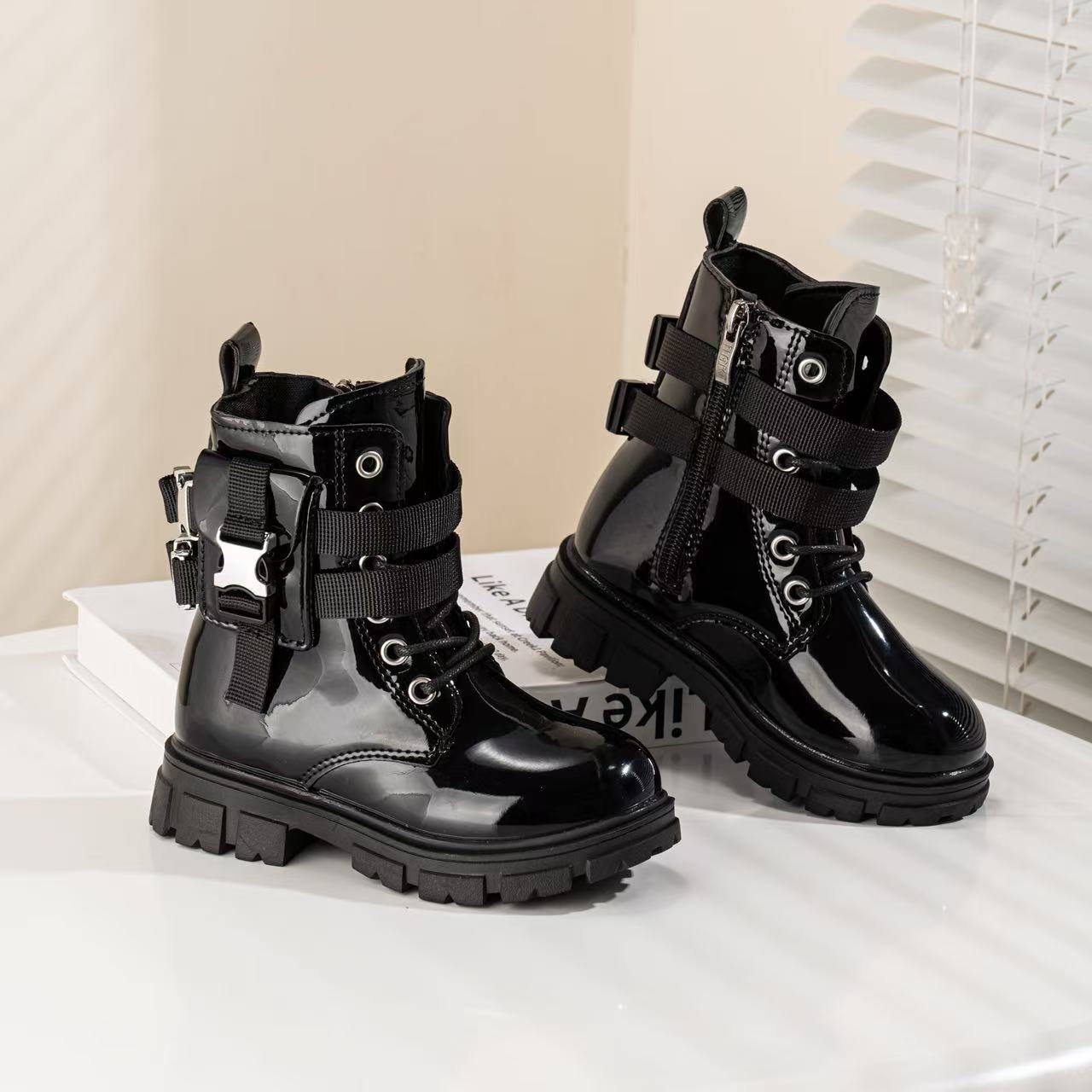 

Girls new Martin boots, British boots, Internet celebrity children s boots, autumn and winter princess fashion black foreign style boots 38