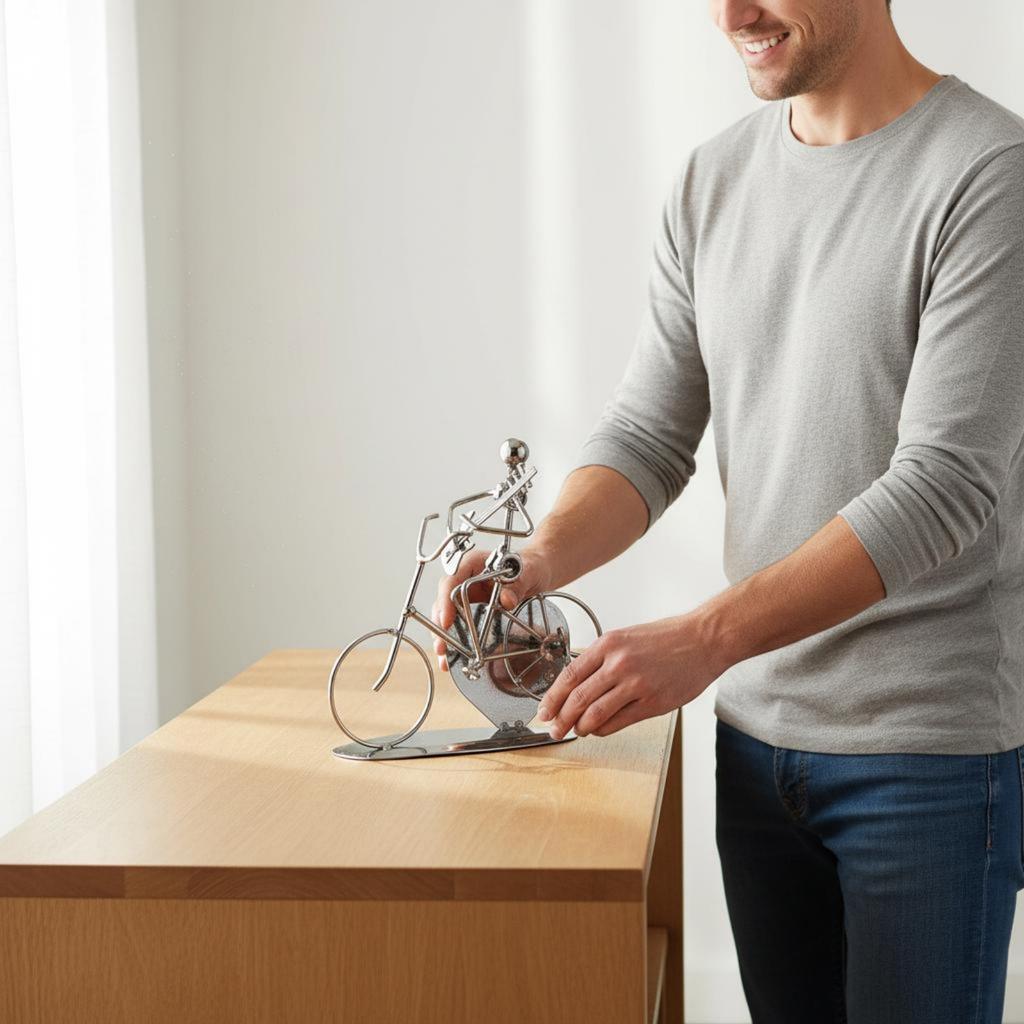 Rzeźba Rowerowa Prezent Metalowa Figurka Roweru Statua Rowerowa Rękodzieło Ornament na Biurko Minimalistyczny do Salonu