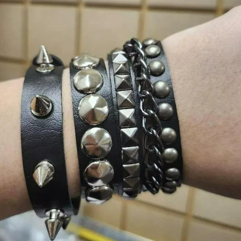 2026 Retro Punk Star Spikes Rivet Skull Studded Bracelet Black White Pu Leather Wristband Men Women Jewelry Gothic Accessories