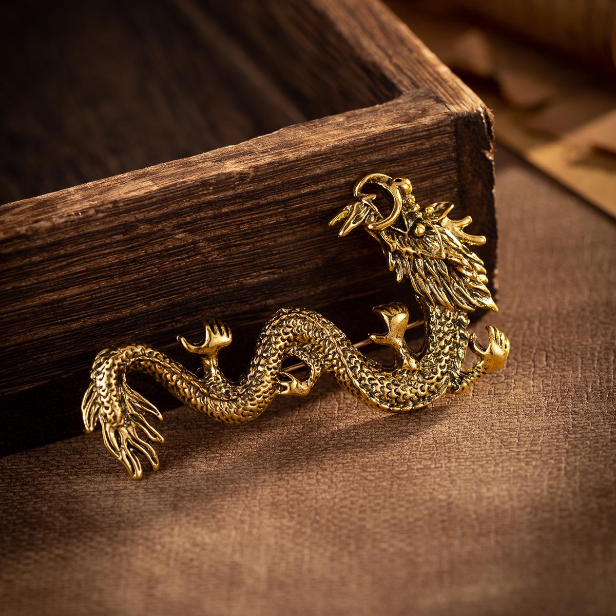 Distressed 3D Zodiac Dragon Brooch: Creative High-End Fashion Accessory