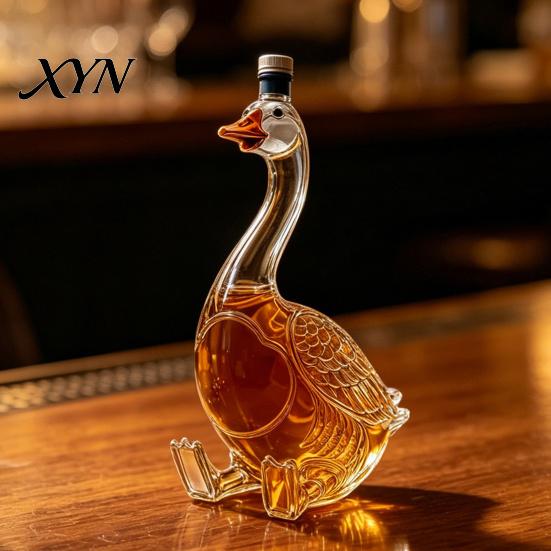 Bar Cabinet Display Piece Goose Shaped Whiskey Decanter, 3D Animal Glass Bottle with Stopper, Transparent Amber Novelty Wine Dispenser for Home