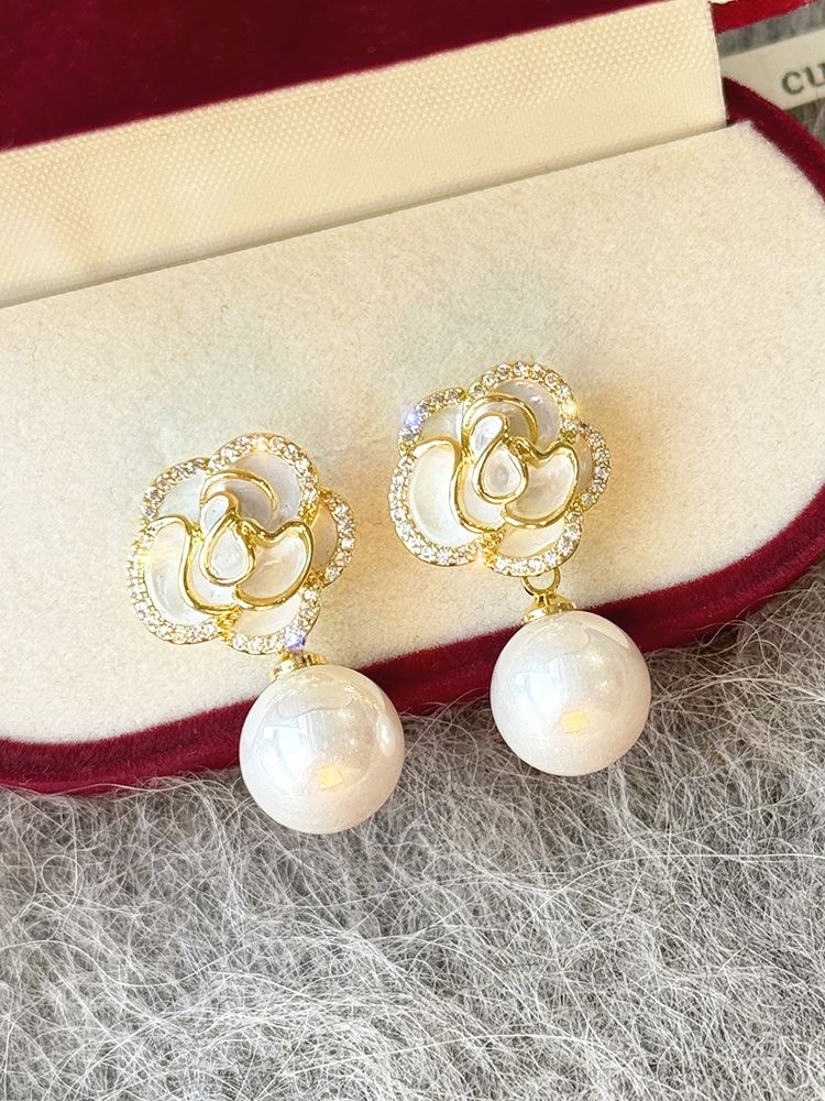 New French Able Luxury Glazed Camellia Imitation Pearl Earrings Women's Gifts Banquet Jewelry 2024