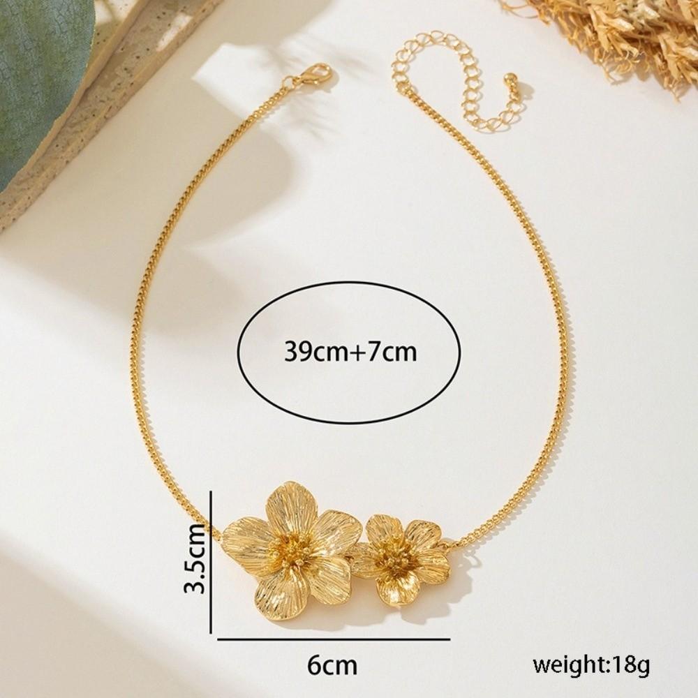 Wrinkled Flower Collarbone Chain Golden Jewelry Accessories New Flower Pendant Necklace Women