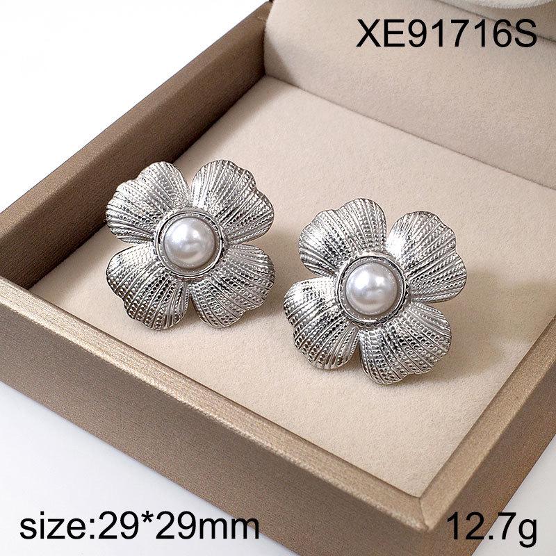 Stylish Titanium Steel Vacuum-Plated Lightweight Luxury Flower Stud Earrings
