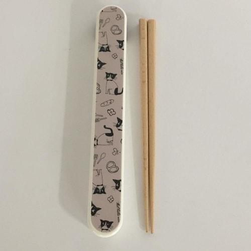 Nakano Chopsticks and Chopstick Box Set, Cat, White, Approx. 3cm W x 21cm D x 1.7cm H, 19.5cm Lacquered Chopsticks, Potter Happy Cat Design, MM-533, 1
