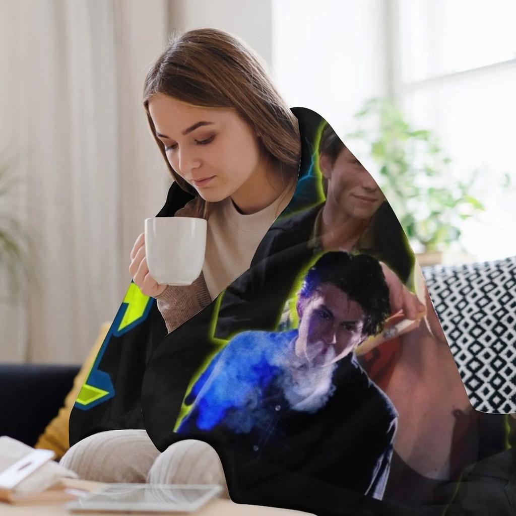 Jason 'JD' Dean Retro Tee. Throw Blanket Camping anime Furry Shaggy Blankets Winter beds For Baby Picnic Blankets