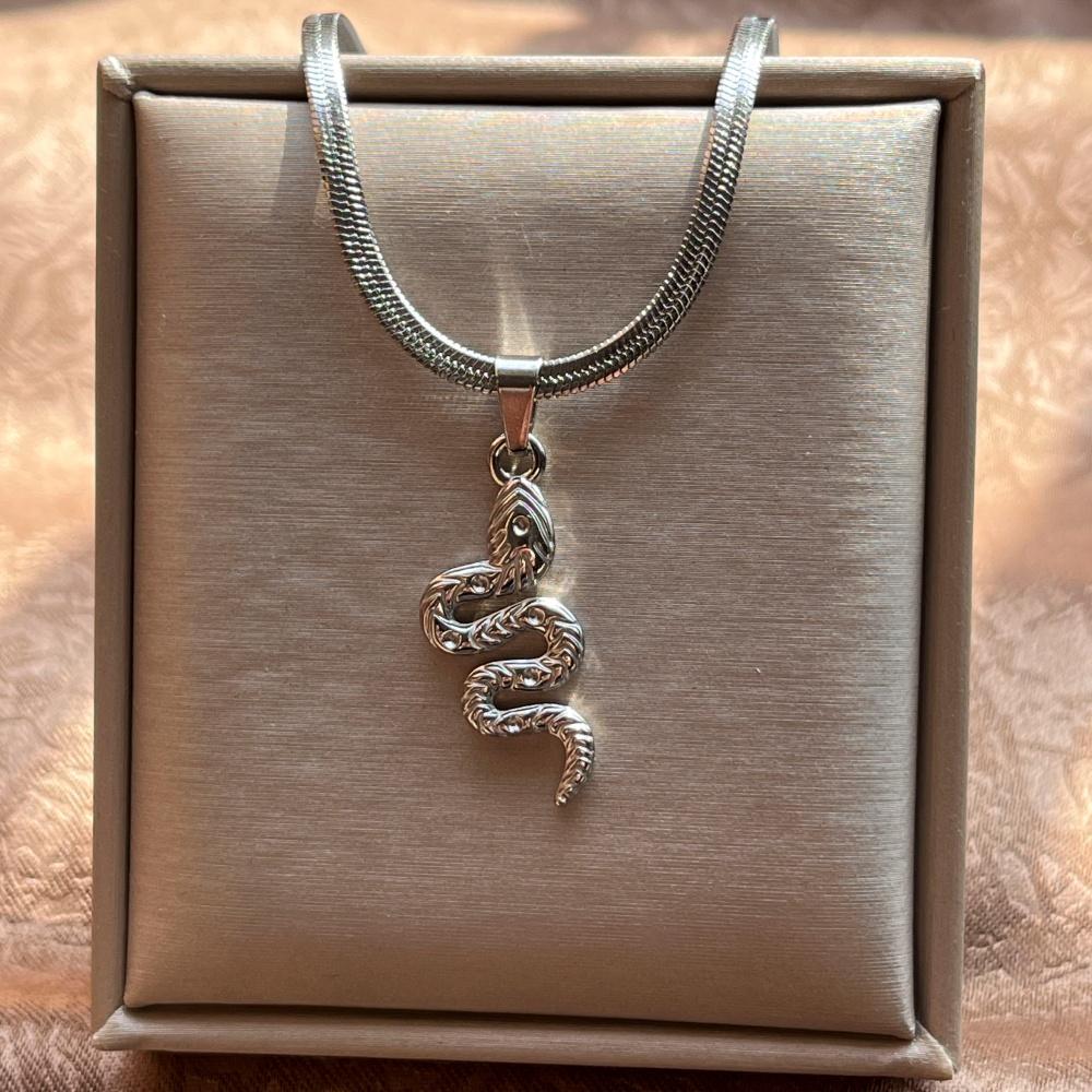 Small Animal Snake Pendant Flat Snake Chain Necklaces for Women Choker Necklace Stainless Steel Jewelry Party Birthday Gift New