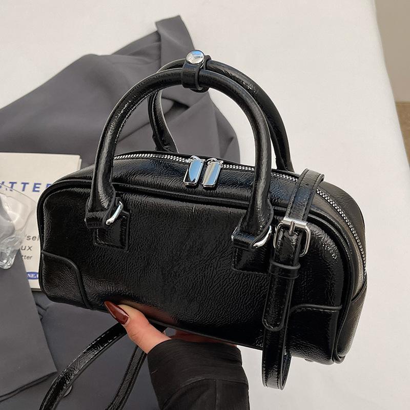 2025 Spring New Korean Version Simple Portable Bowling Bag Women's Versatile Foreign Style Commuter Premium Sense Messenger Bag