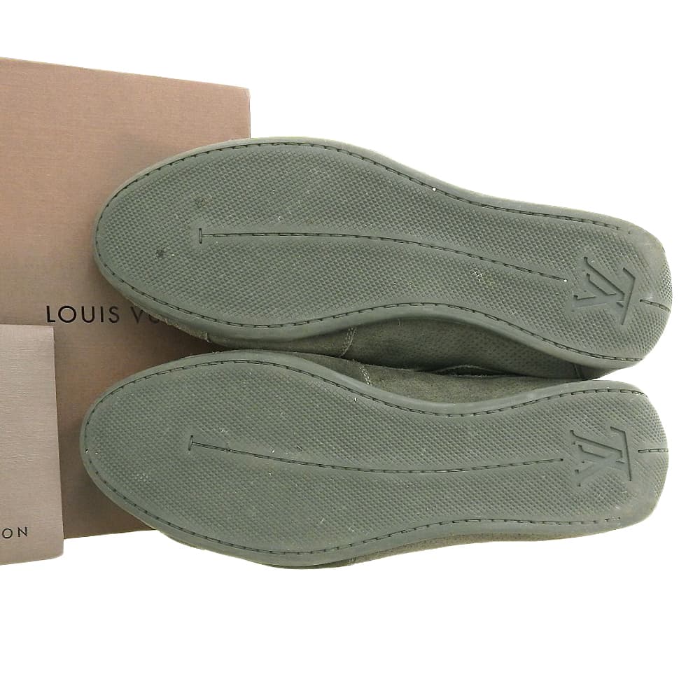Louis Vuitton LV Logo Suede Low-Top Sneakers, Men's, Khaki Gray, Size 7, GO0142 Shoes 7 Khaki grayUsed