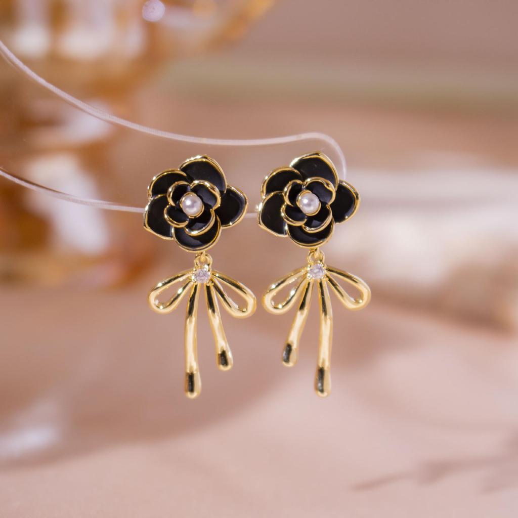 Elegant Black Diamond Silver Needle Earrings: High-End, Fashionable, Versatile Luxury