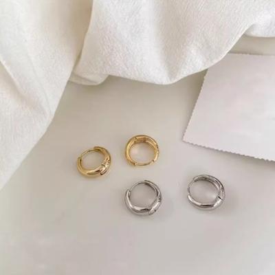 Orecchini di nicchia semplici e piccoli dal temperamento, versatili per l'uso quotidiano, stile freddo, senza fastidio, orecchini a clip alla moda per donna