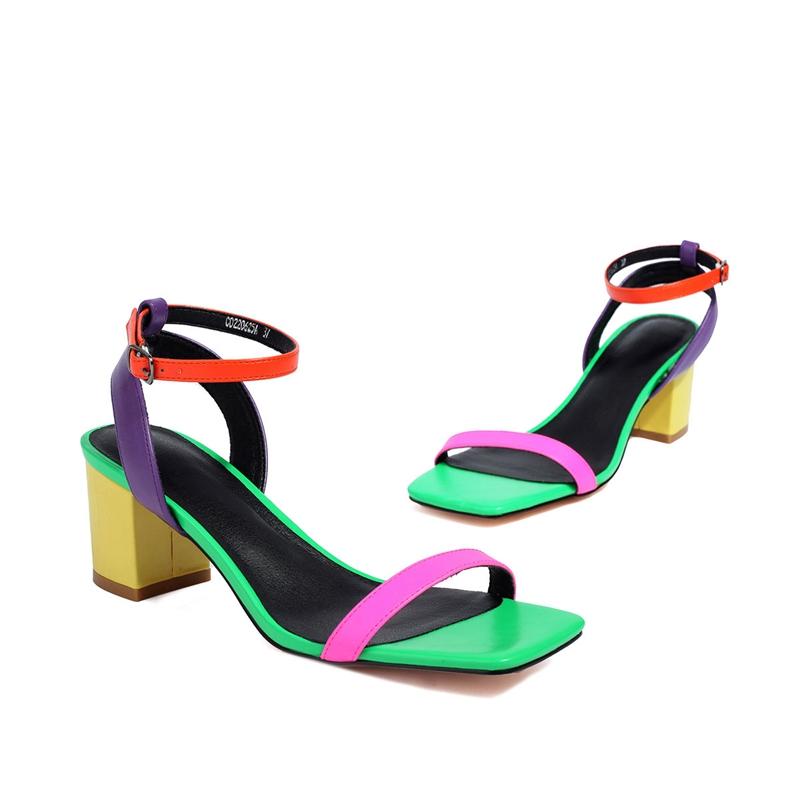 Mode 2024 Damen Neue Frühling/Sommer Farbige Zehenfreie Metall Elastische Gürtelschnalle Hoher Absatz Übergröße Sandalen