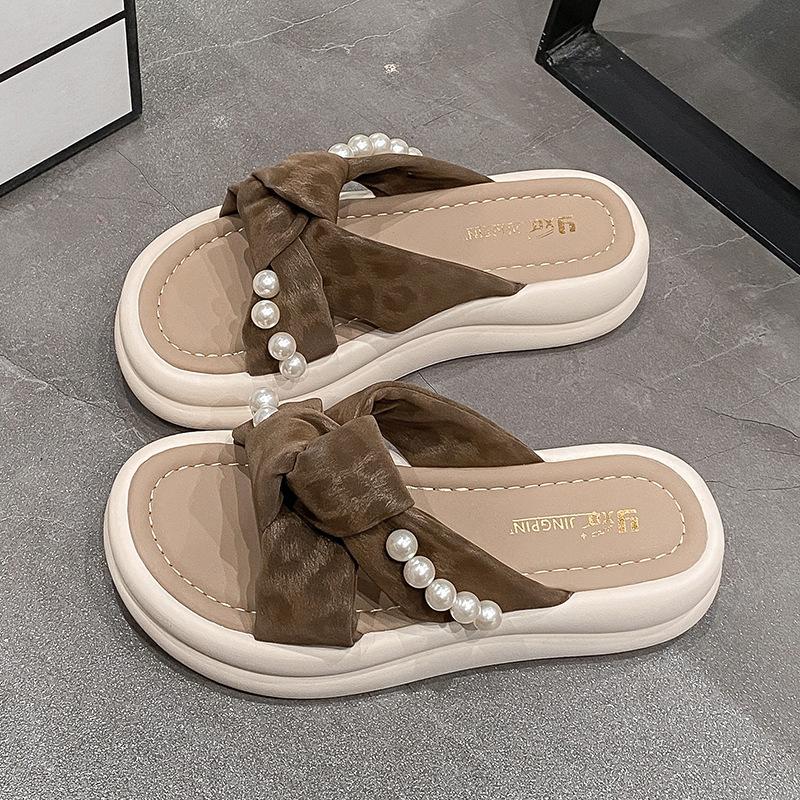 Summer wear 2025 new muffin platform slippers retro versatile with skirt cross with beach sandals women