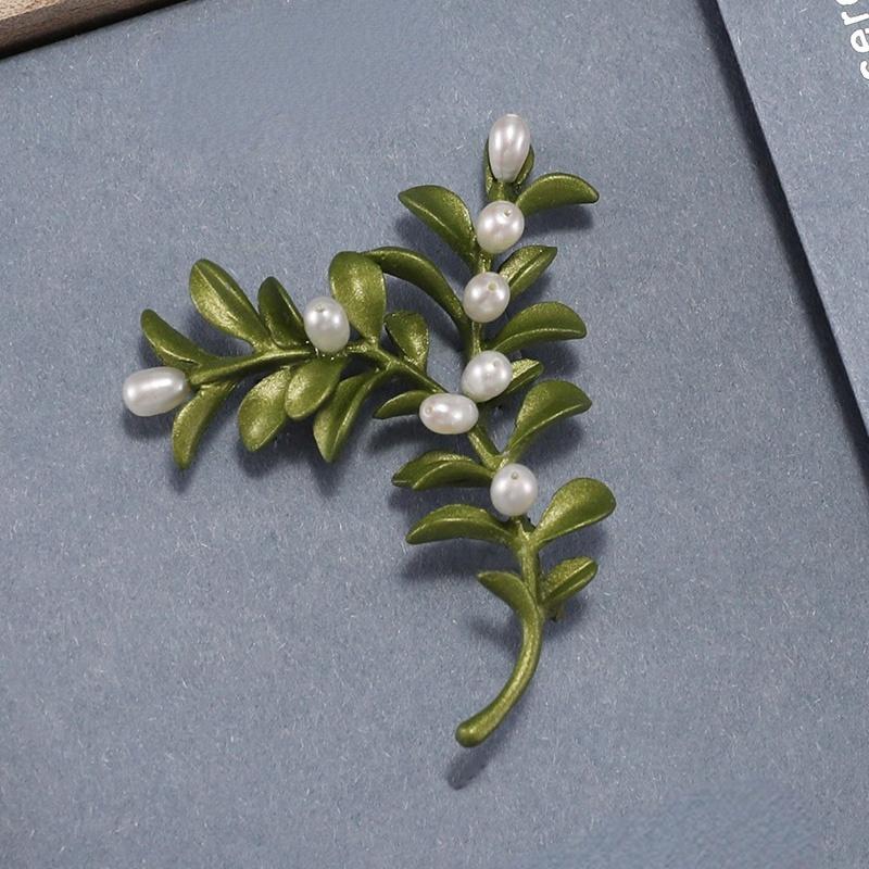 

Elegant Women Girls Exquisite Pearl Flower Brooches Female Luxury Office Coat Fashion Ladies Accessories Brooch Pins Jewelry