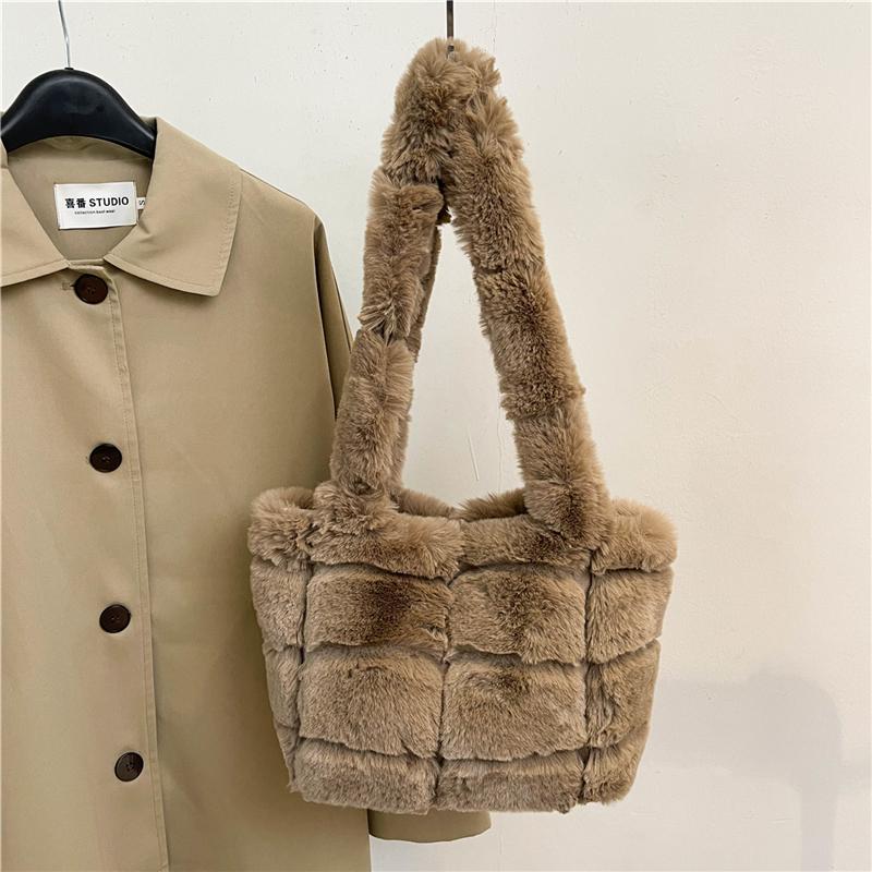 Women Plush Shoulder Bag Fashion Tote Bag Large Capacity Fuzzy Top Handle Bag Solid Color Slouchy Hobo Bag Daily Commuting Bag