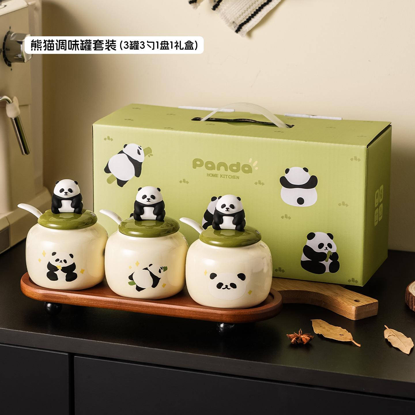 

Creative Panda Ceramic Spice Jar Set Home Kitchen Decorations 3 Pcs Seasoning Box Set Salt and Pepper Shakers Flavoring Utensils
