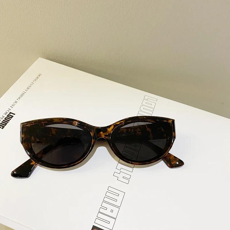 

Small Cat-Eye Latest Shaped Sunglasses Stylish Women Oval Glasses Retro Elliptic Sunglasses for Female Shades UV 400 Protection Eyewear MULTI