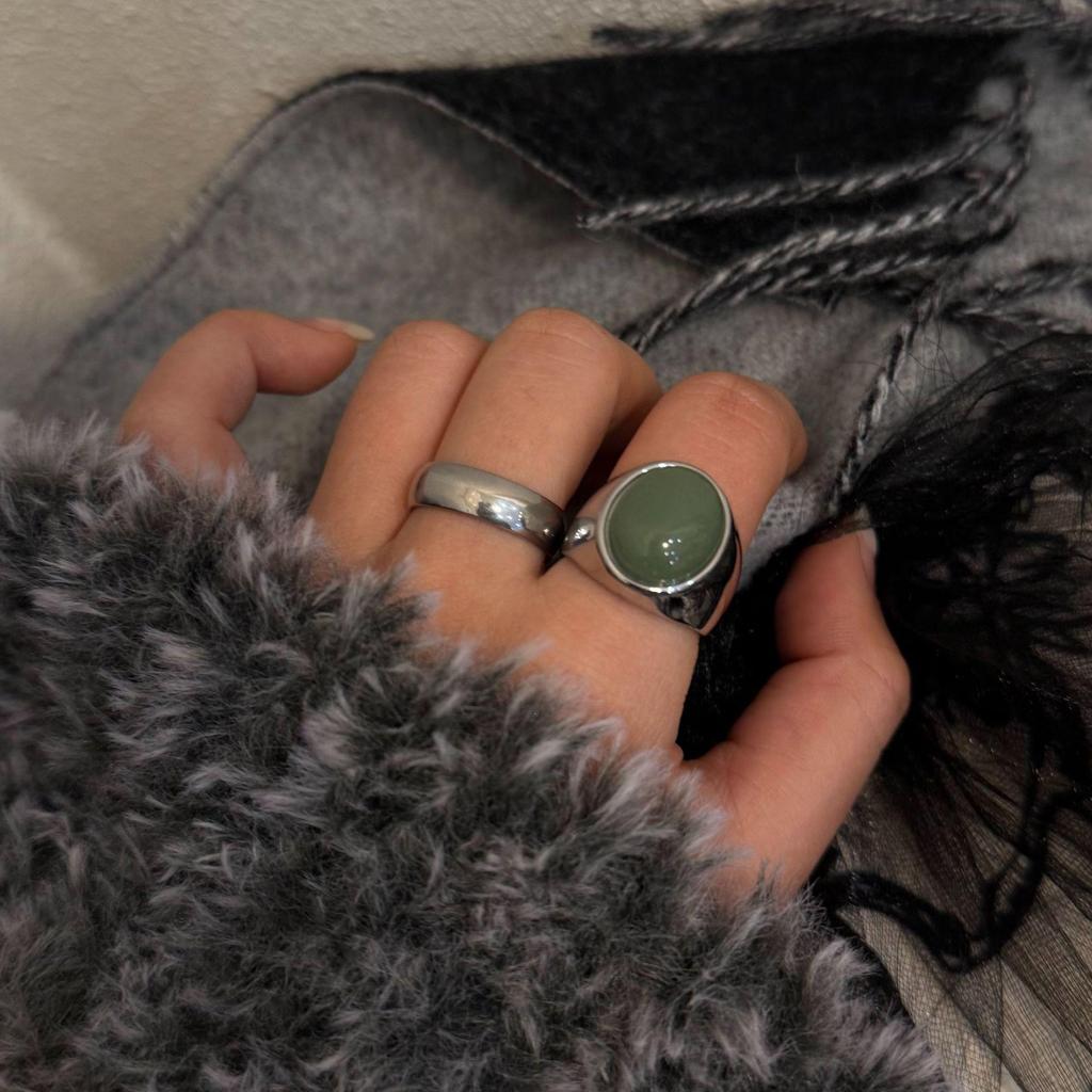 Titanium Steel Oval Agate Stone Gold Ring - Women's Niche Fashion Accessory