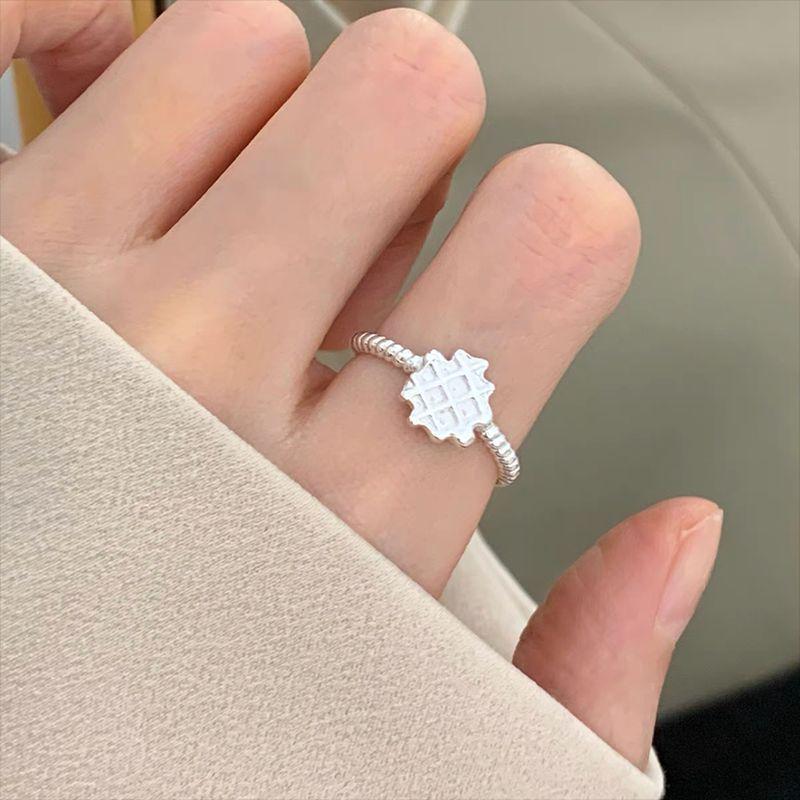 Trendy Minimalist Korean Vintage Stacking Rings for Women - Influencer-Approved Light Luxury Style.
