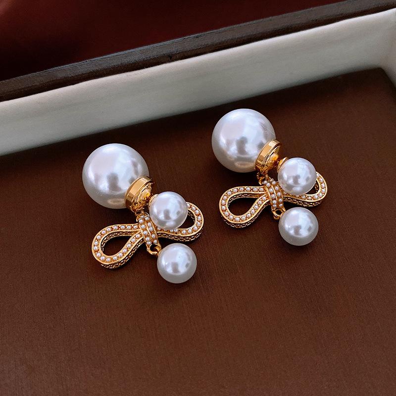 

Gold-Plated Silver Bow Pearl Earrings: Retro, Elegant, and Luxurious Studs