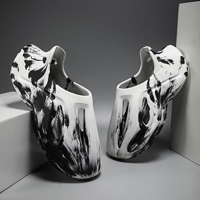 Hole Shoes Men'S Trend Outer Wear Non-Slip Soft Sole Personalized Design Ink Wind Internet Celebrity Outdoor Seaside Sandals