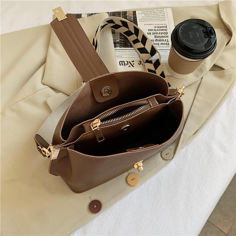Fashionable Women's Trendy Large Capacity Wallet Korean Version Solid Color Bucket Bag Pu Car Stitching Women's Shoulder Bag