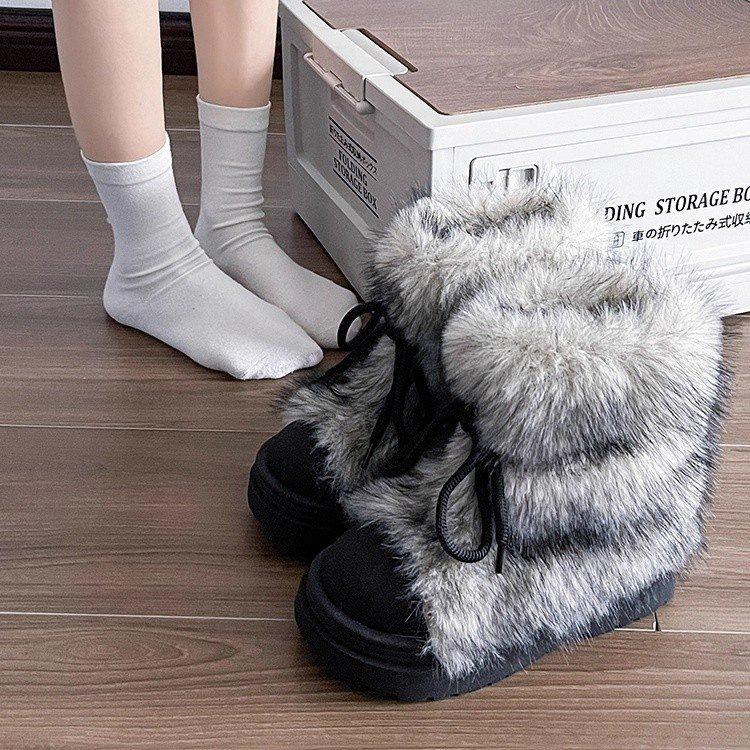 The turning port is increased, the thick-soled non-slip fluffy snow boots are new, piled and thickened short boots, and the warm cotton shoes 