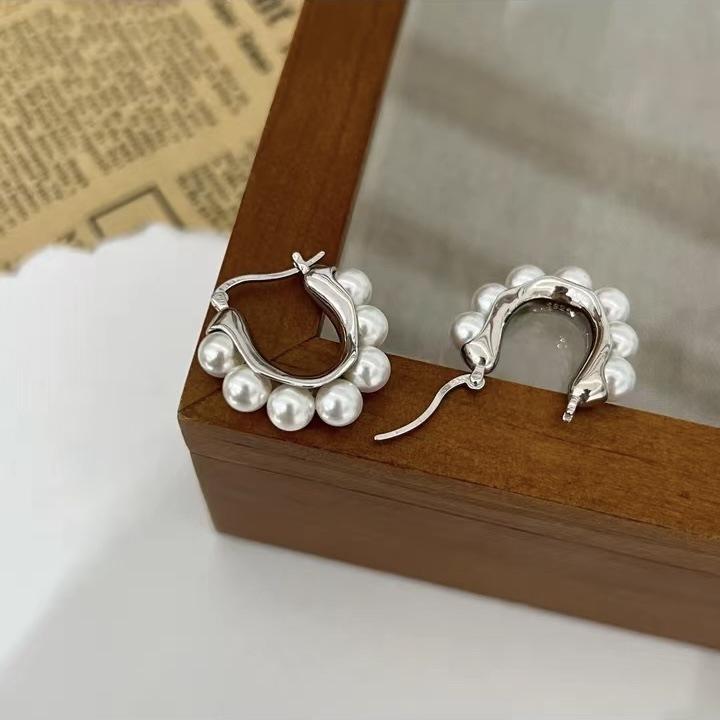 

Temperament French small fragrant pearl earrings women, versatile commuter U-shaped pearl stud earrings ear buckle