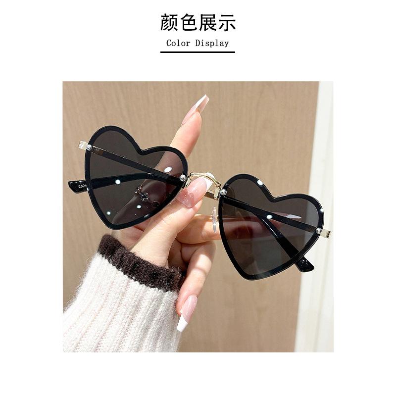 Fashion wear heart-shaped sunglasses Internet celebrity peach heart decorative sunglasses women's new metal personality trendy glasses