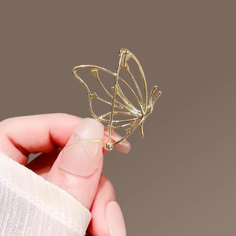 Cute Metal Butterfly Brooches For Women Elegant Hollow Out Smooth Butterfly Pin Fine Design Easy-Match Party Office Brooch Pins