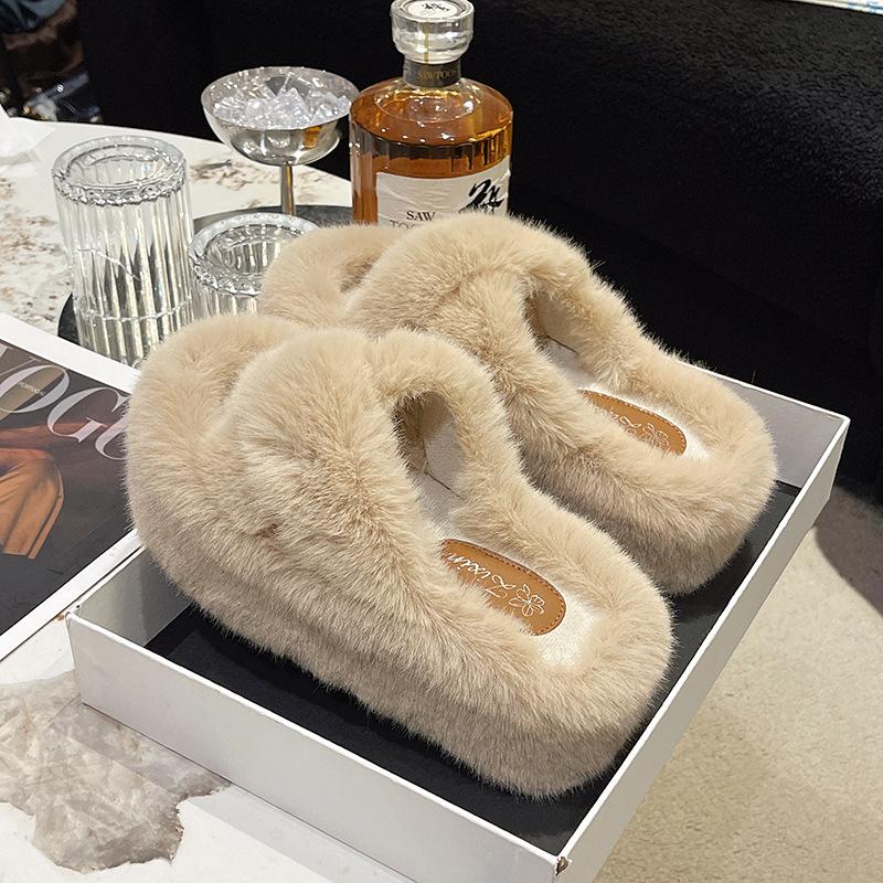 Thick-soled fluffy slippers women wear 2025 new autumn and winter fashion plush shoes go out Internet celebrity foreign gas cotton mop